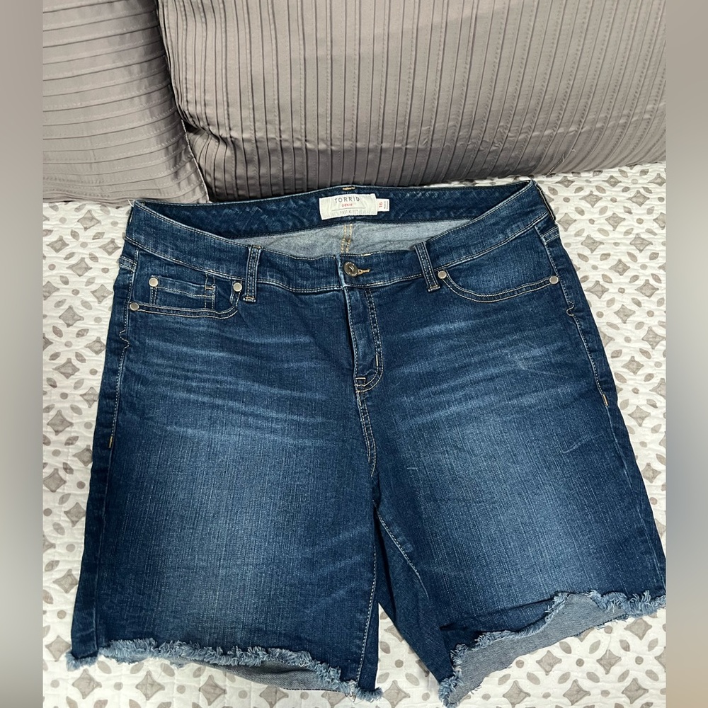 Size 16 torrid short